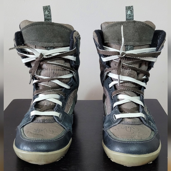 **Very Rare** Women's Cushe Diva boots size 9 - run small - Picture 3 of 8